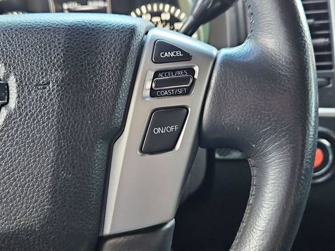 Used 2018 Nissan Titan SV w/ SV Convenience Package RWD image 14