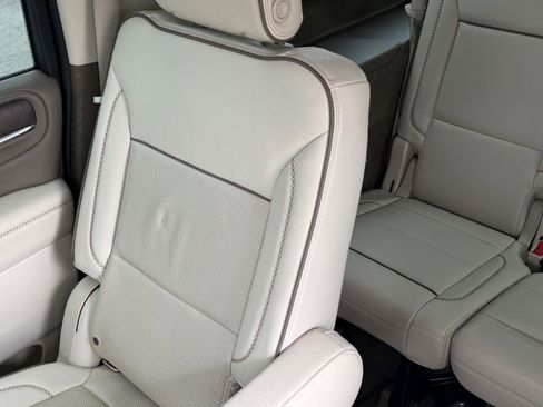 Used 2022 GMC Yukon XL Denali w/ Denali Premium Package image 42