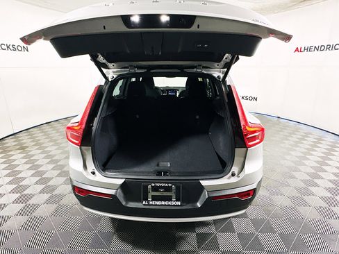 Used 2025 Volvo XC40 B5 Core image 31