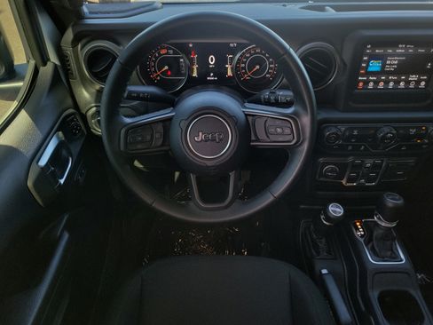 Used 2022 Jeep Wrangler Unlimited Sport AWD/4WD image 12