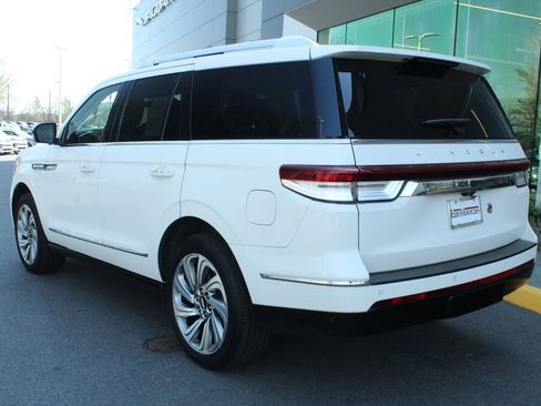 Used 2022 Lincoln Navigator Reserve image 11