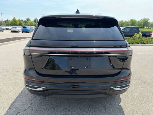 Used 2025 Lincoln Nautilus Premier AWD/4WD image 6