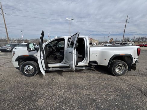 Used 2022 GMC Sierra 3500 Denali w/ Denali Ultimate Package image 4