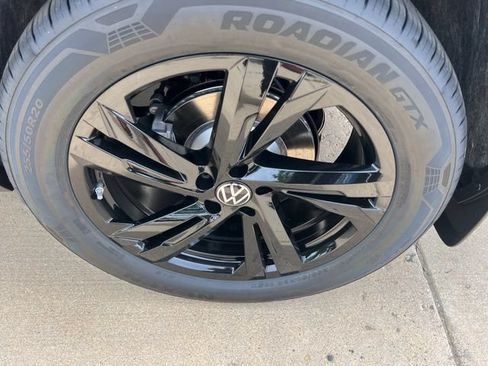 New 2026 Volkswagen Atlas Cross Sport SEL R-Line AWD/4WD image 11