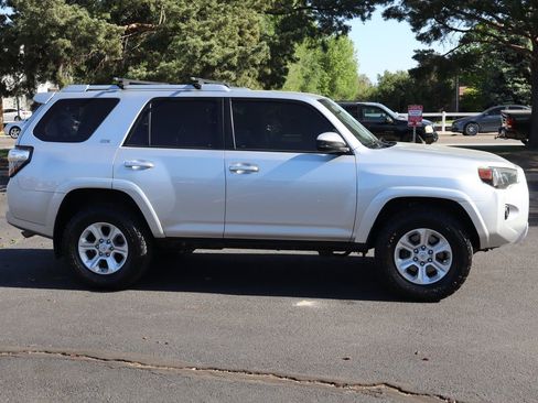 Used 2016 Toyota 4Runner SR5 AWD/4WD image 3