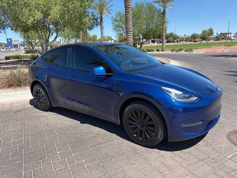 Used 2021 Tesla Model Y Long Range AWD/4WD image 9