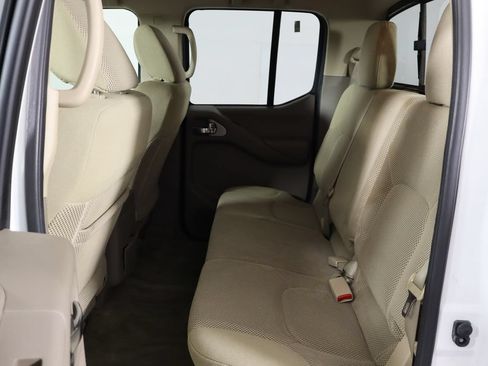 Used 2017 Nissan Frontier SV w/ SV Value Truck Package RWD image 16