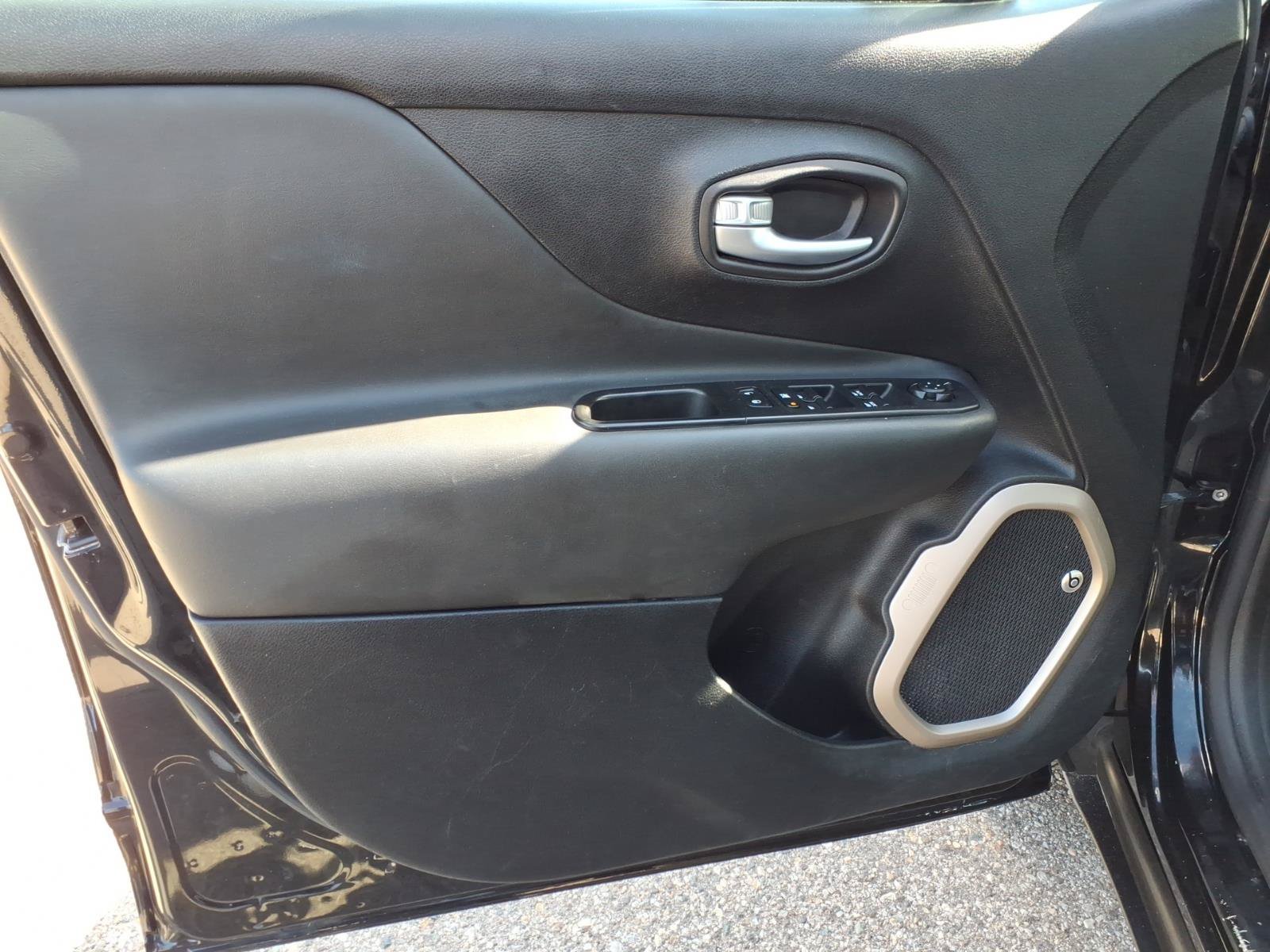 Used 2017 Jeep Renegade Limited AWD/4WD image 16