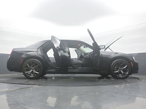 Used 2022 Chrysler 300 Touring w/ Sport Appearance Package RWD image 59