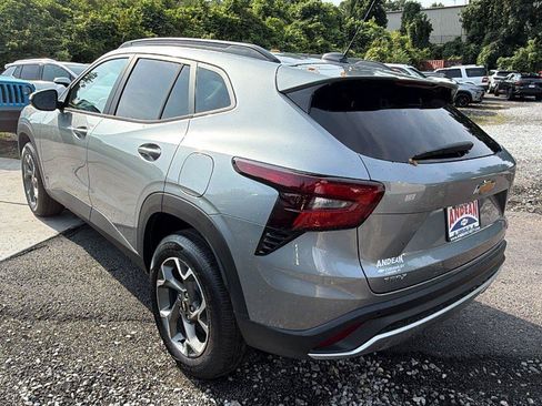 New 2026 Chevrolet Trax LT FWD image 9