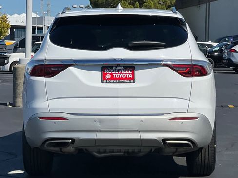 Used 2022 Buick Enclave Essence image 8