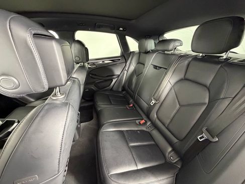 Certified 2024 Porsche Macan AWD/4WD image 38