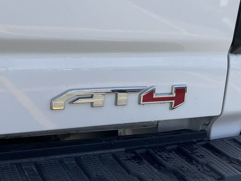 Used 2024 GMC Sierra 2500 AT4 w/ Technology Package AWD/4WD image 8