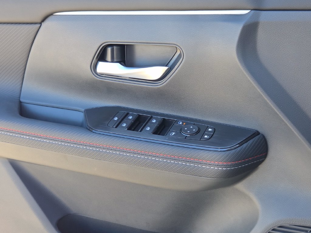 New 2027 Nissan Kicks SR w/ Cold Weather Package FWD image 30