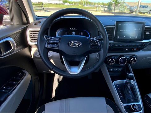 Certified 2025 Hyundai Venue SEL FWD image 6