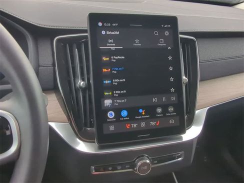 Certified 2025 Volvo XC90 B5 Core w/ Protection Package Premier image 28