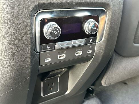 Used 2024 GMC Yukon Denali Ultimate image 43