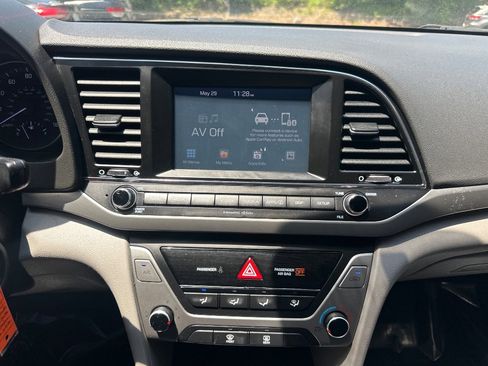 Used 2017 Hyundai Elantra SE FWD image 28