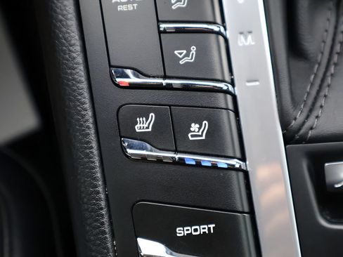 Used 2018 Porsche Macan AWD/4WD image 26