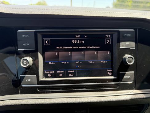 Used 2019 Volkswagen Jetta R-Line w/ R-Line Cold Weather Package FWD image 26