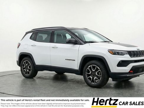 Used 2025 Jeep Compass Trailhawk image 1