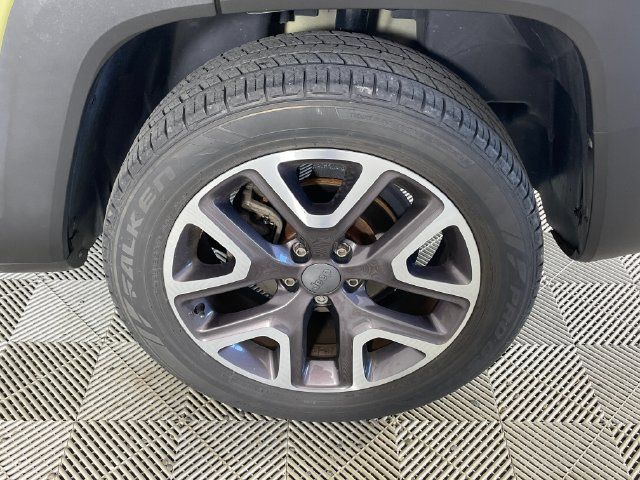 Used 2015 Jeep Renegade Latitude w/ Popular Equipment Group AWD/4WD image 19