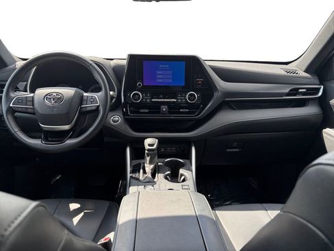 Used 2025 Toyota Highlander XSE AWD/4WD image 12