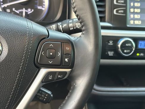 Used 2018 Toyota Highlander XLE FWD image 27