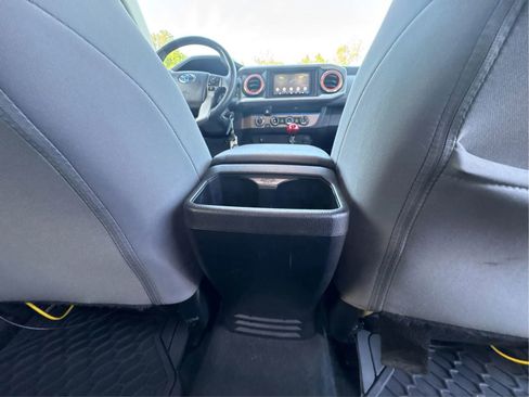 Used 2017 Toyota Tacoma SR5 w/ Tow Package AWD/4WD image 25