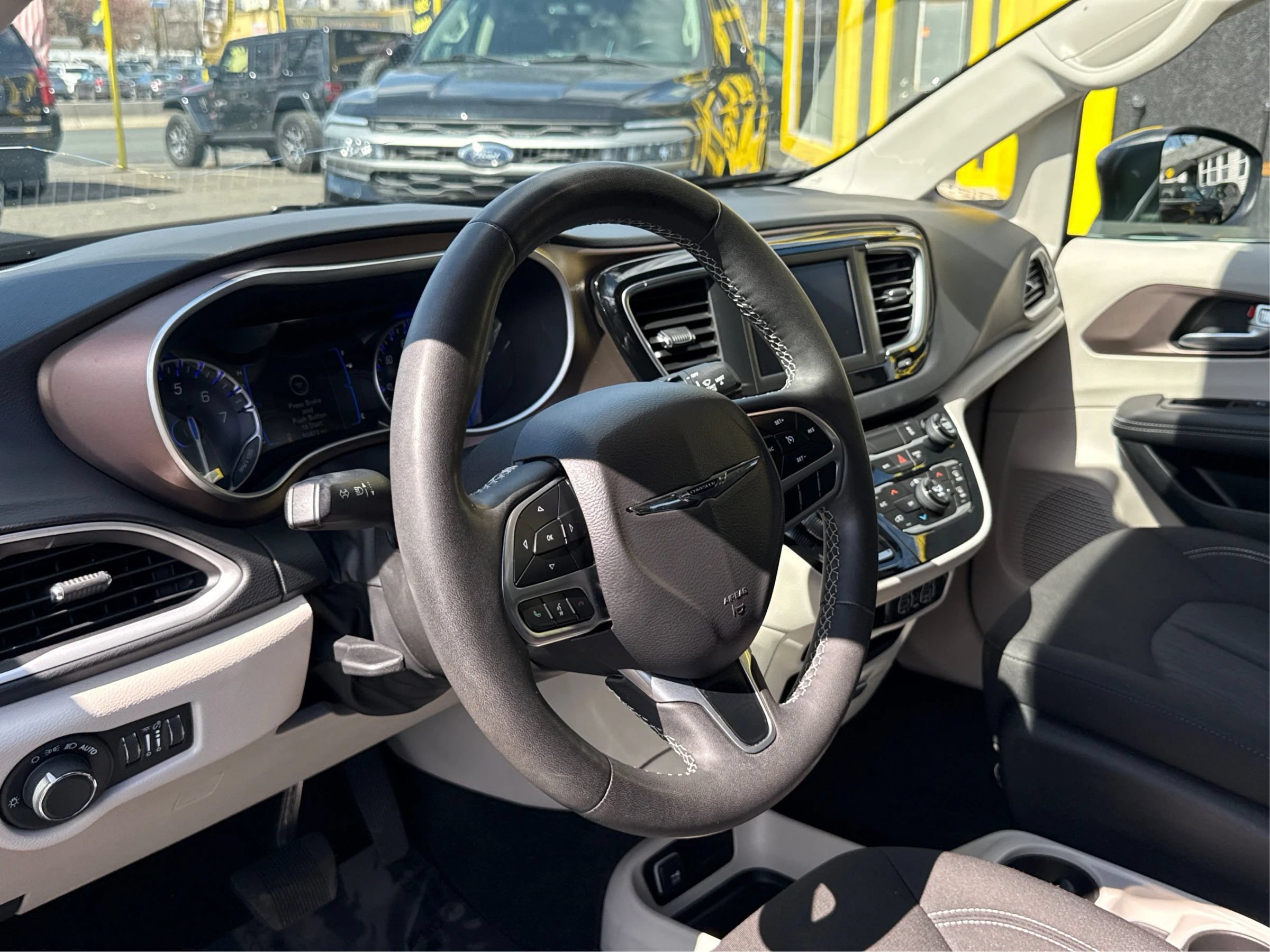 Used 2024 Chrysler Voyager LX FWD image 16