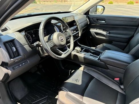 Certified 2024 Nissan Pathfinder SL w/ SL Premium Package FWD image 11