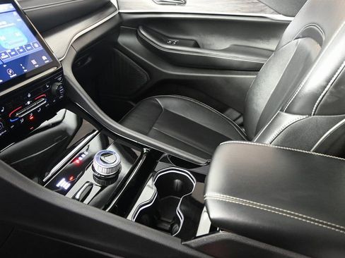 Used 2023 Jeep Grand Cherokee Limited w/ Black Appearance Package image 34