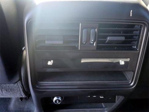 Used 2024 Porsche Cayenne image 29