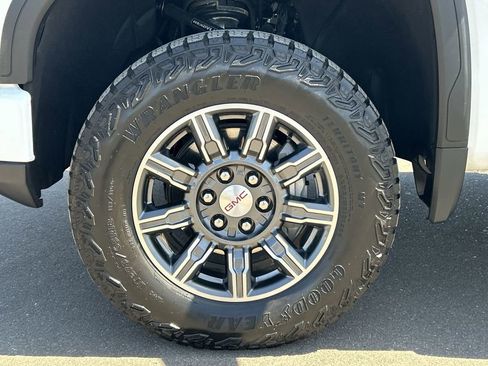 Used 2024 GMC Sierra 1500 AT4 w/ AT4 Premium Package AWD/4WD image 32