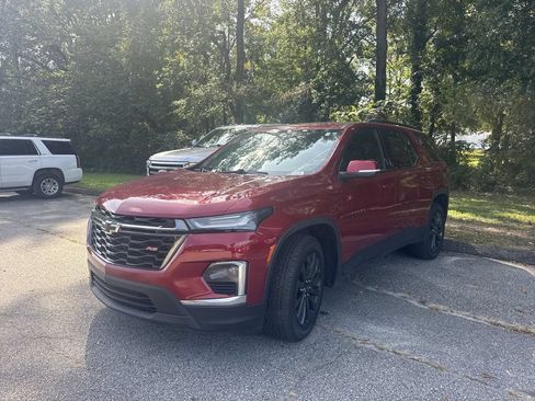 Used 2023 Chevrolet Traverse RS FWD image 3