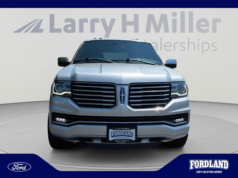 Used 2017 Lincoln Navigator Select AWD/4WD image 8