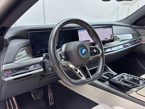 Used 2023 BMW i7 xDrive60 AWD/4WD image 14