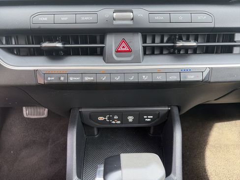 Used 2025 Kia K4 FWD image 24