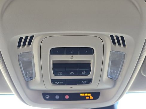 Used 2023 Buick Envision Avenir AWD/4WD image 43