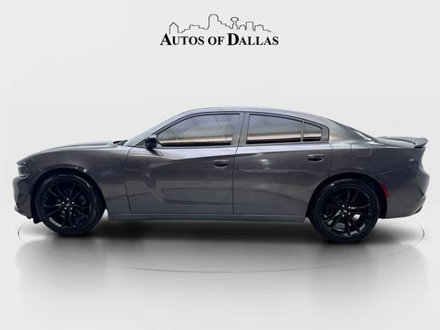 Used 2018 Dodge Charger SXT w/ Blacktop Package RWD image 5
