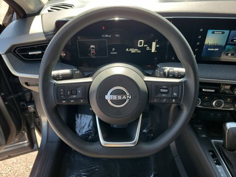 Certified 2025 Nissan Kicks SV image 22