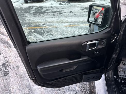 Used 2021 Jeep Wrangler Unlimited Sahara image 20