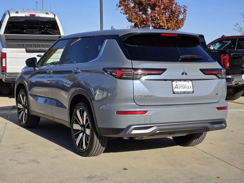 New 2026 Mitsubishi Outlander SE AWD/4WD image 3