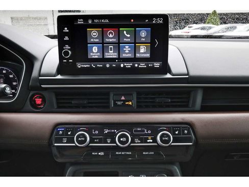 Used 2025 Honda Pilot Elite image 23