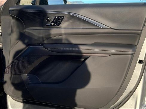 New 2025 Cadillac Lyriq Luxury image 33