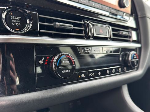 Used 2025 Nissan Pathfinder SV image 23