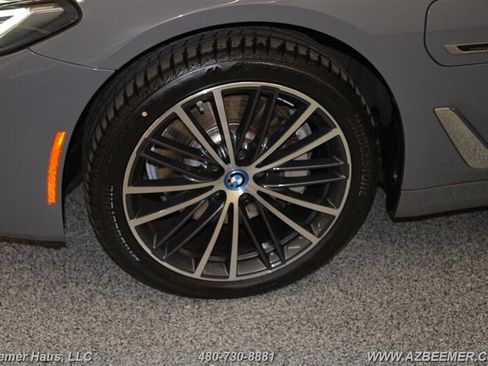 Used 2022 BMW 530e w/ Premium Package RWD image 53