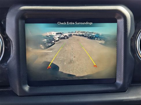 Used 2021 Jeep Wrangler Unlimited Rubicon w/ Trailer Tow Package image 16