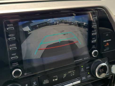 Used 2021 Toyota Highlander XLE FWD image 10