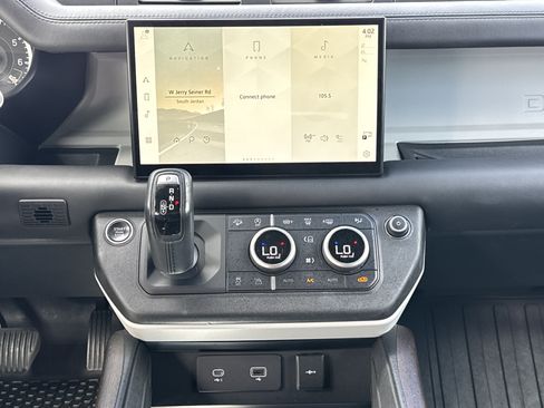 Used 2023 Land Rover Defender 110 X-Dynamic SE AWD/4WD image 18